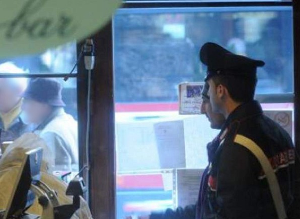 Volturara Irpina, gli rifiutano alcol: minaccia titolari di bar e molesta clienti, denunciato