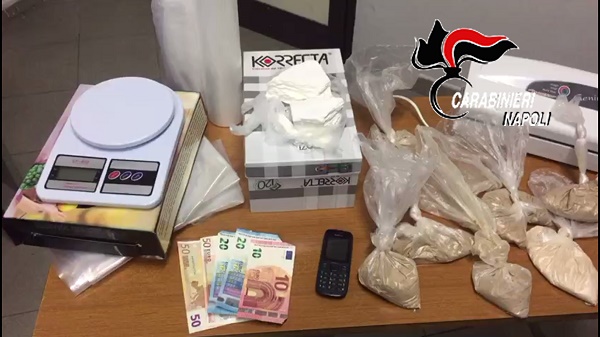 Casandrino, droga in cucina: presa 28enne incensurata