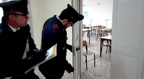 Crispano, sventato furto in una scuola: 4 denunciati, nella banda un 11enne