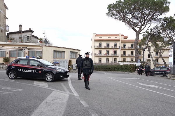 Assaliva ville in Costiera sorrentina, sgominata banda