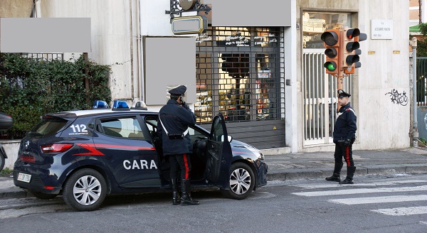 Napoli, ristorante rapinato in via Manzoni: 20enne bloccato dal cuoco e arrestato