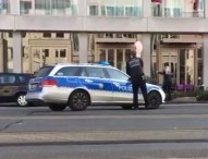 Germania, lancia auto contro folla: ferito e arrestato