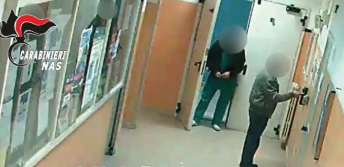 Napoli, assenteismo al Loreto Mare: 55 arresti