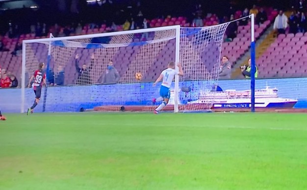 Il Napoli liquida il Genoa, è pronto per il Real Madrid