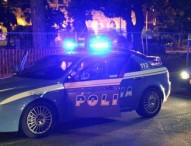 Napoli, conflitto a fuoco rapinatori e polizia: ucciso 17enne