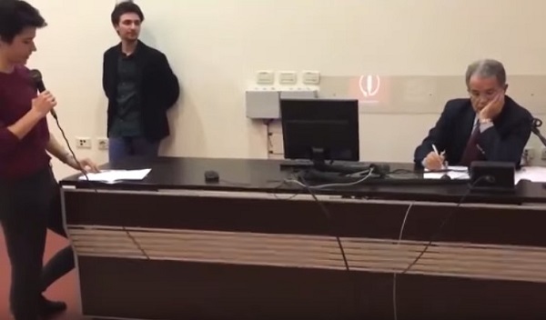Studentessa contro Prodi: “Pacchetto Treu ed euro, grazie a te noi generazione di disoccupati”