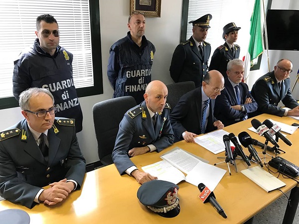 Appalti e camorra, maxi retata di imprenditori e politici Pd, Ncd e Udc: 66 arresti