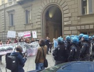 Blitz a Napoli di Salvini, scontri tra contestatori e forze dell’ordine