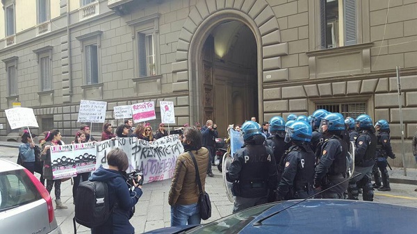 Blitz a Napoli di Salvini, scontri tra contestatori e forze dell’ordine
