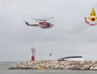 Rimini, barca contro scogli: trovati corpi dei 3 dispersi, sale a 4 bilancio vittime