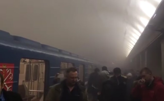 Bomba nella metro di San Pietroburgo, morti e decine di feriti: filmato presunto attentatore