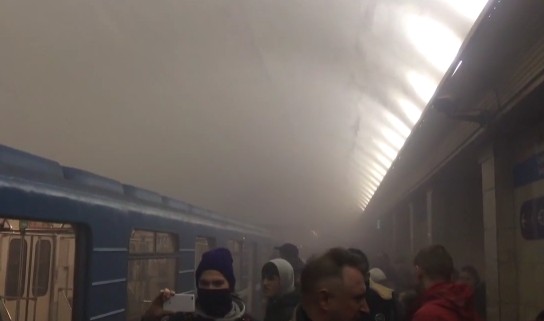 Strage terrorista in metro a San Pietroburgo, c’è la pista kamikaze: 11 morti e 40 feriti