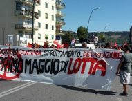 Napoli, il primo maggio dei movimenti a Bagnoli: “Contro sfruttamento e devastazioni”
