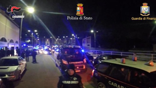 Business migranti alla ndrangheta, 68 fermi: anche parroco e gestore Cara