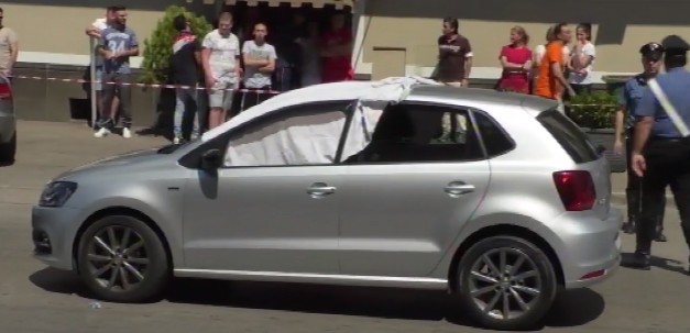 Agguato ad Afragola, uomo ucciso in auto davanti a moglie e figlio