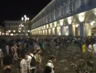 Falso allarme bomba a Torino, panico fa 600 feriti in piazza: 5 gravi, presi 2 sciacalli