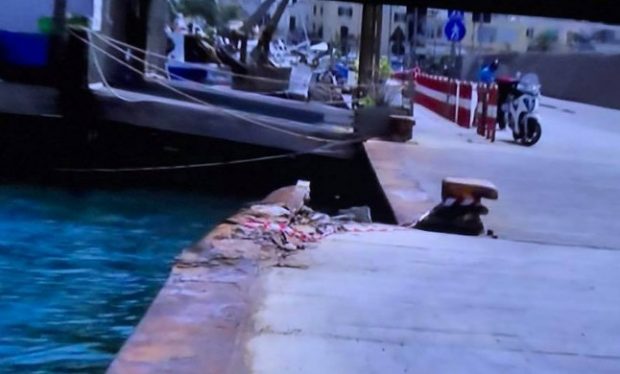 Ischia, nave urta banchina a Casamicciola: decine di feriti lievi, in tanti temevano un attentato