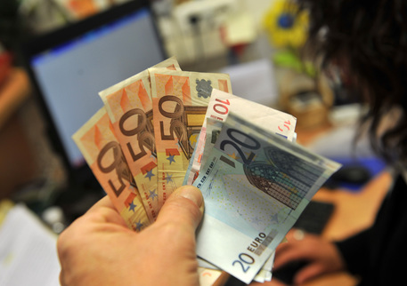 Evasione fiscale e contributiva, il comune di Napoli recupera 150 euro l’anno