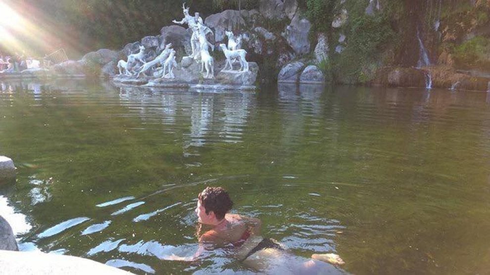 Bagno nella fontana della Reggia Caserta, aperta inchiesta interna