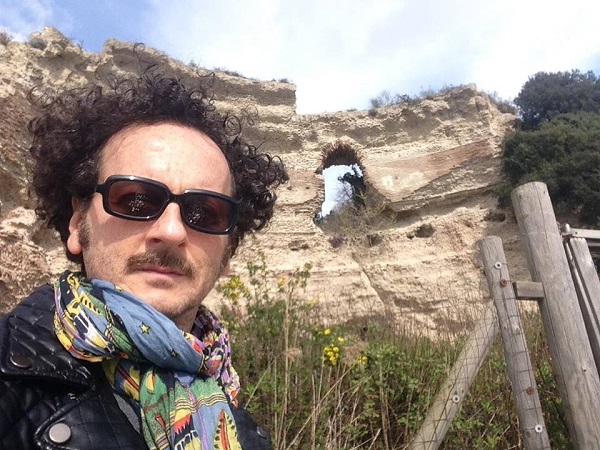 Sannio, accoltellato alla gola sulla statale: gravissimo attore-regista