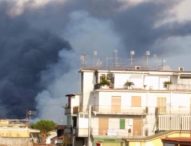 Napoli: incendio a  Scampia, brucia una mini-discarica