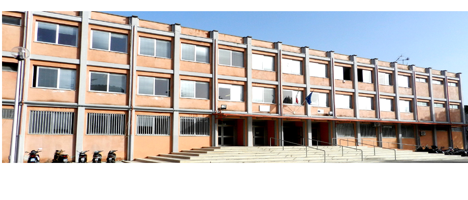 Caserta, studenti e insegnanti trovano la scuola chiusa, appello al ministro