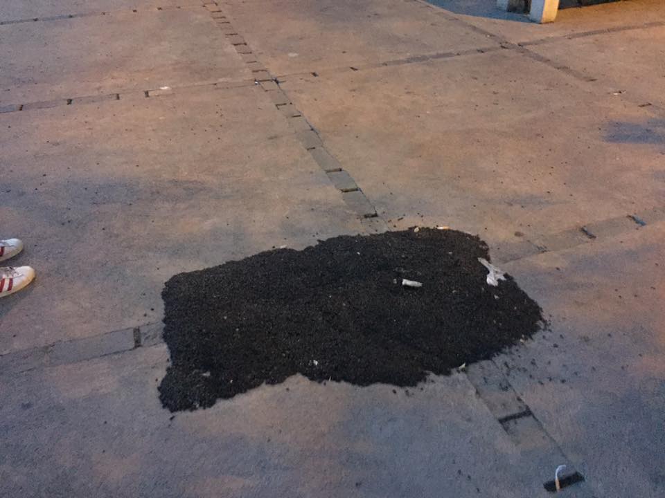 Degrado piazza Italia a Fuorigrotta: Il Comune e l’Asia si limitano a fare una spazzata