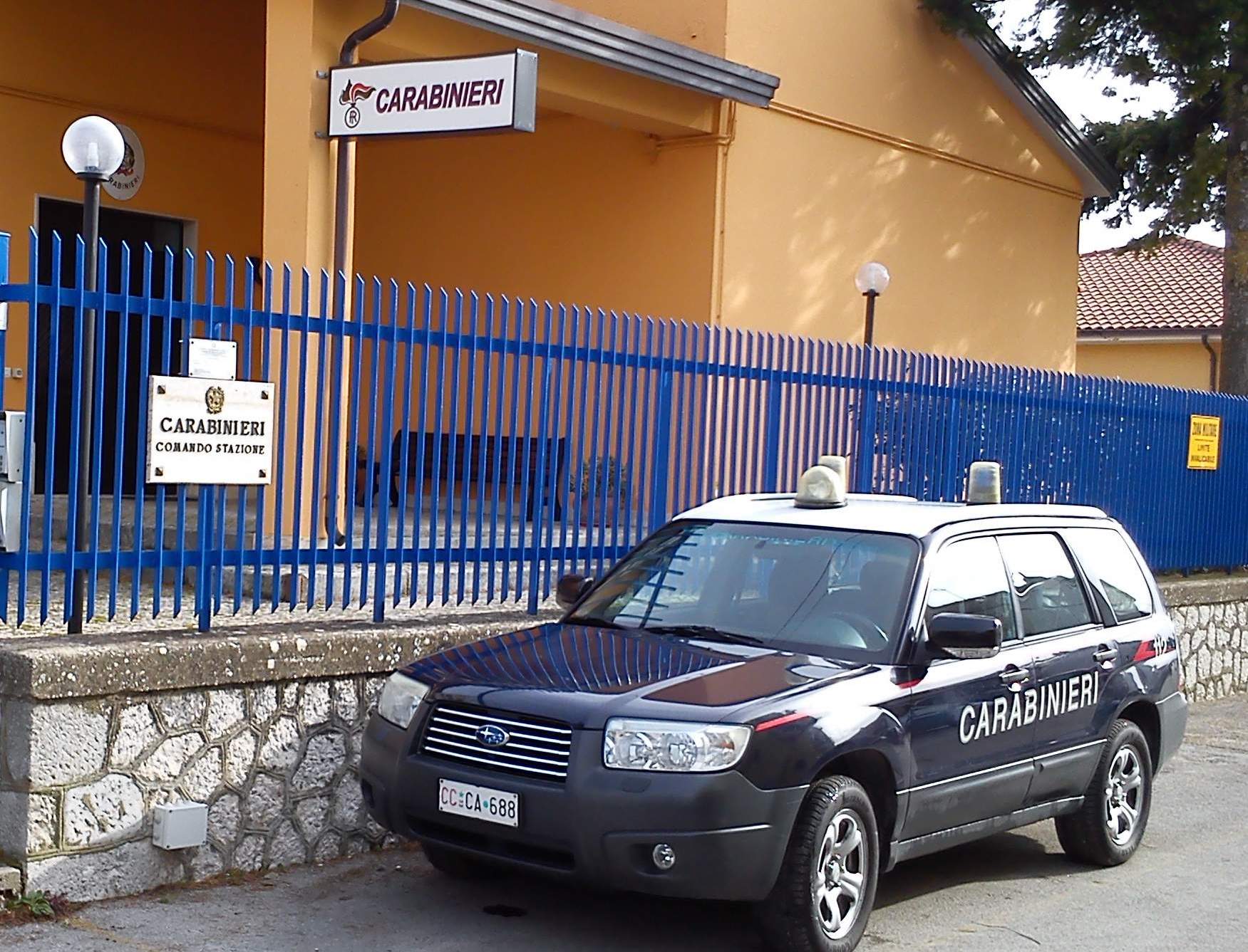 Guardia dei Lombardi, segue il navigatore e si perde. Soccorso dai carabinieri