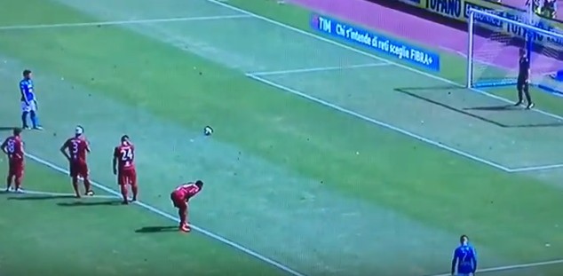 Tris al Cagliari, il Napoli suona la settima