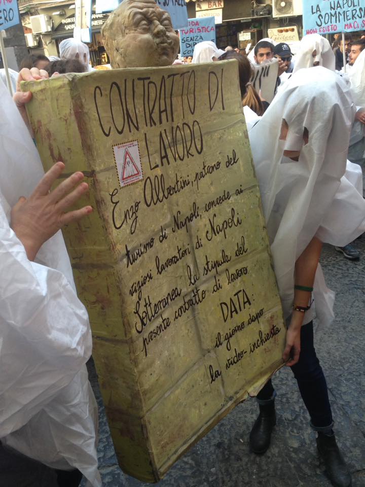 Napoli, in piazza gli sfruttati dell’economia del turismo