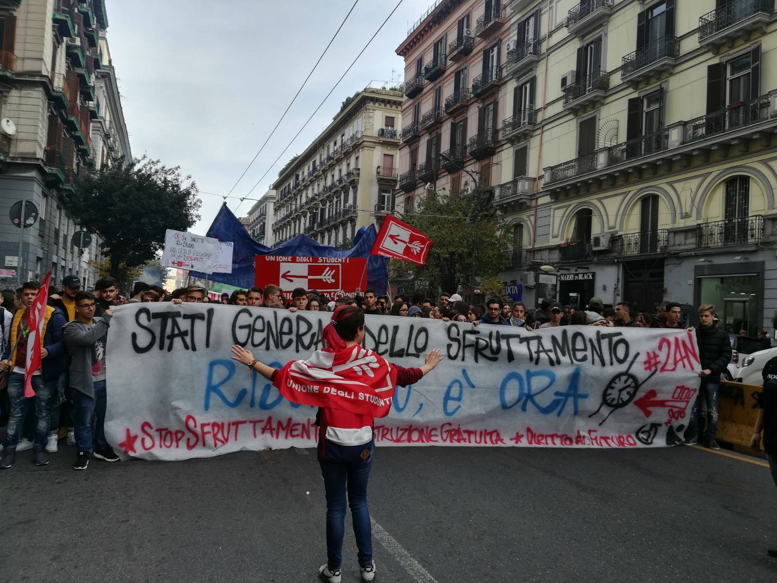 Napoli,  2 mila in piazza contro lo sfruttamento di “scuola lavoro”