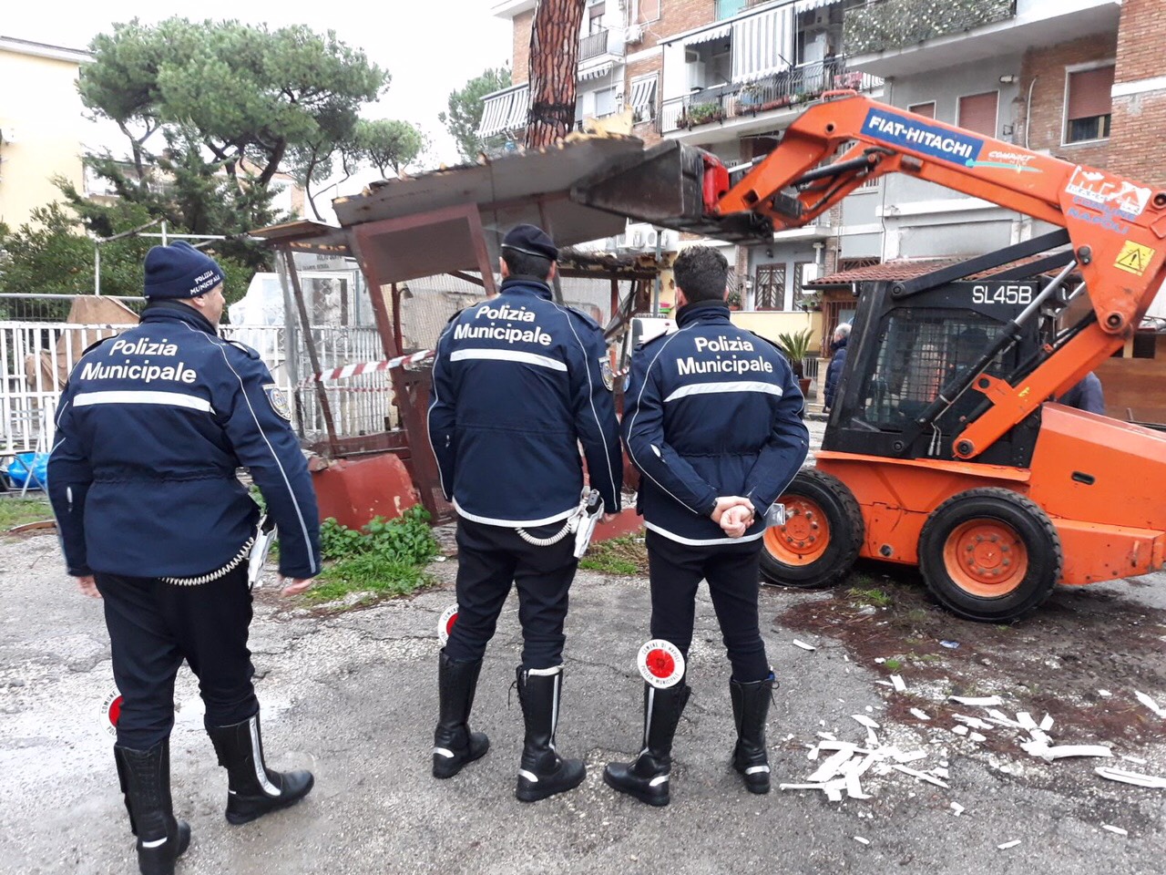 Rione Traiano, lo Stato si riprende spazi occupati abusivamente