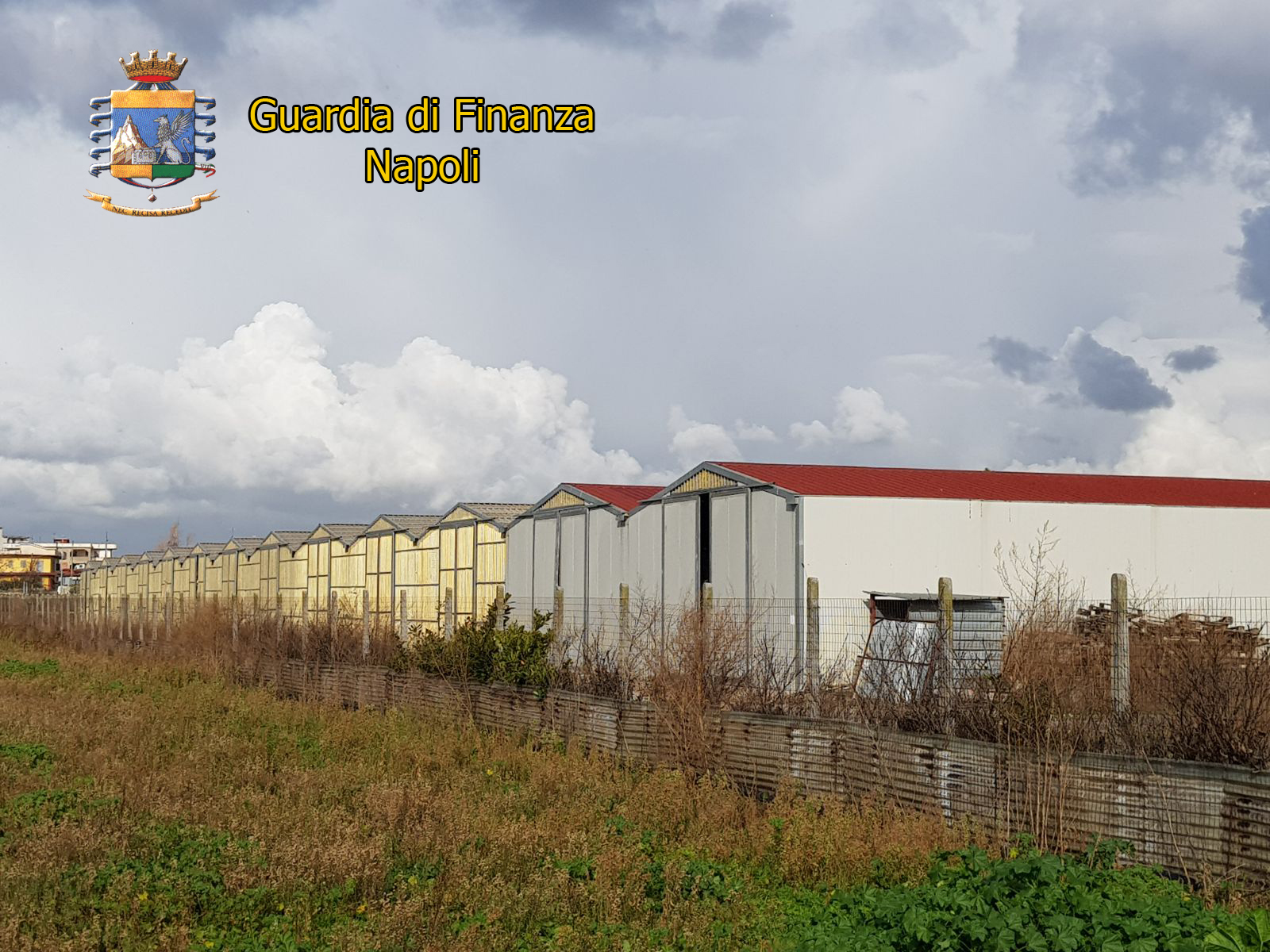 Pompei, Guardia di Finanza sequestra 13 capannoni contenenti 11 mila balle rifiuti speciali
