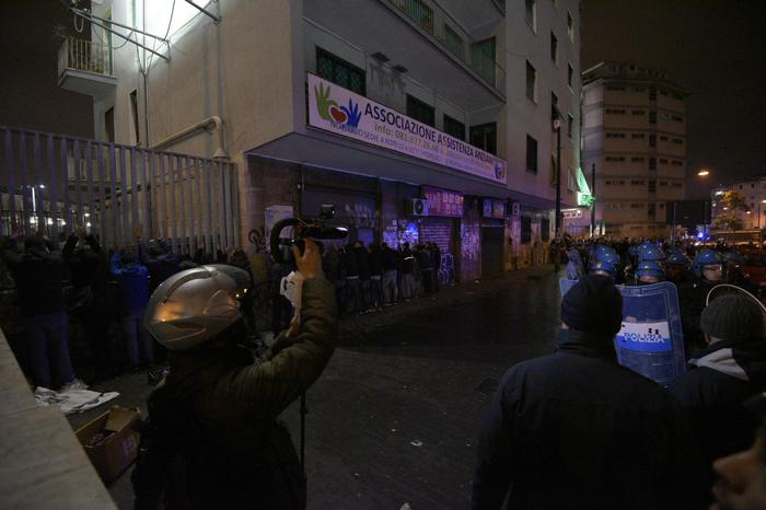Napoli, caricato corteo antifascista
