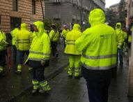 Napoli, lavoratori Net Service-Abc protestano davanti al Comune