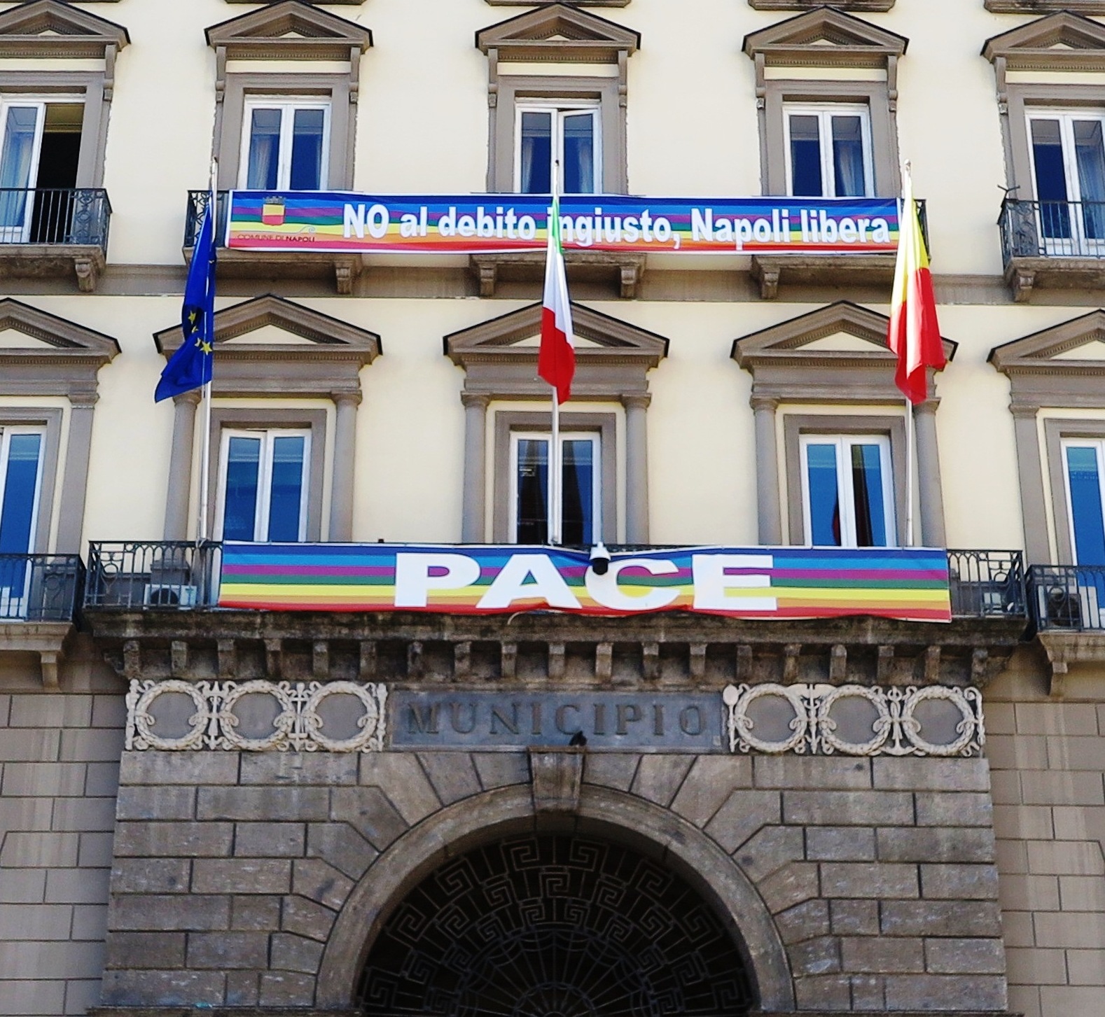 Debito ingiusto, De Magistris: “L’ingiustizia è grande, ribellarsi è un dovere”