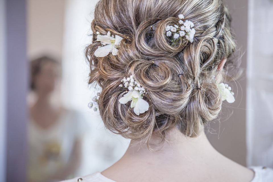 Campania, truccarsi e pettinarsi per il matrimonio costa 420 euro