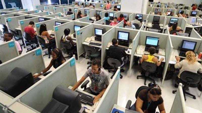 La multinazionale licenzia e se ne va in Romania, la rivolta dei lavoratori di Pozzuoli