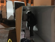 Napoli, 700 chili di ‘bionde’ di contrabbando viaggiavano in furgone con ‘doppie pareti’