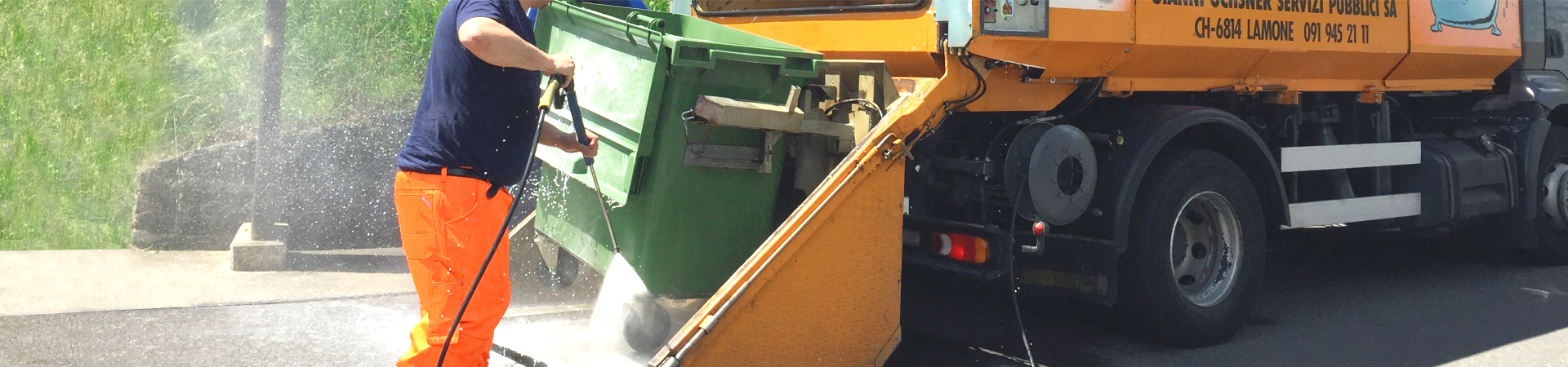 Comune di Napoli: “impossibile lavare  4 mila campane di rifiuti”