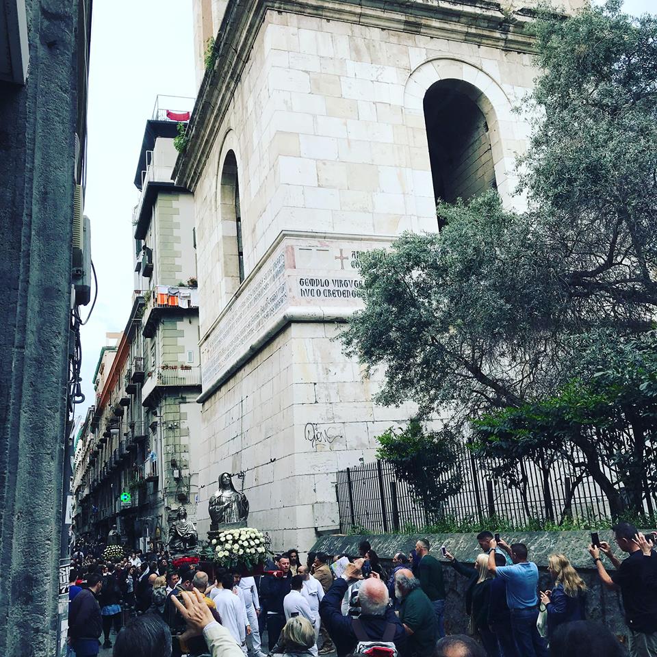 Napoli, 3 mila persone in processione per San Gennaro