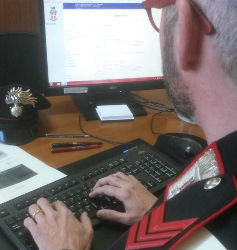 Pittrice napoletana insultata su Facebook, denunciate 12 persone