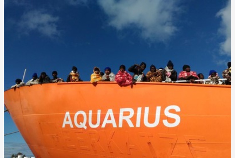 Migranti, l’ala sinistra del M5S alza la voce:  il sindaco di Livorno, pronto ad accoglierli