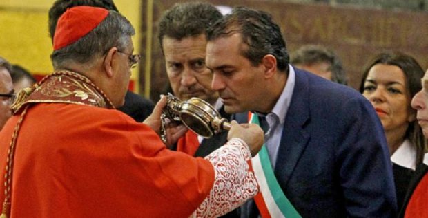 De Magistris attacca Salvini: “io difendo i poveri e il Vangelo, lui ha favorito disuguaglianze”