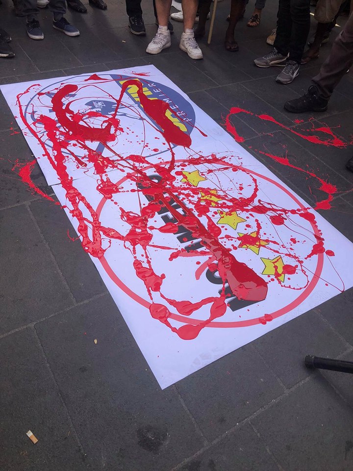 Migranti, Napoli: Centri sociali manifestano per aprire i porti ai migranti