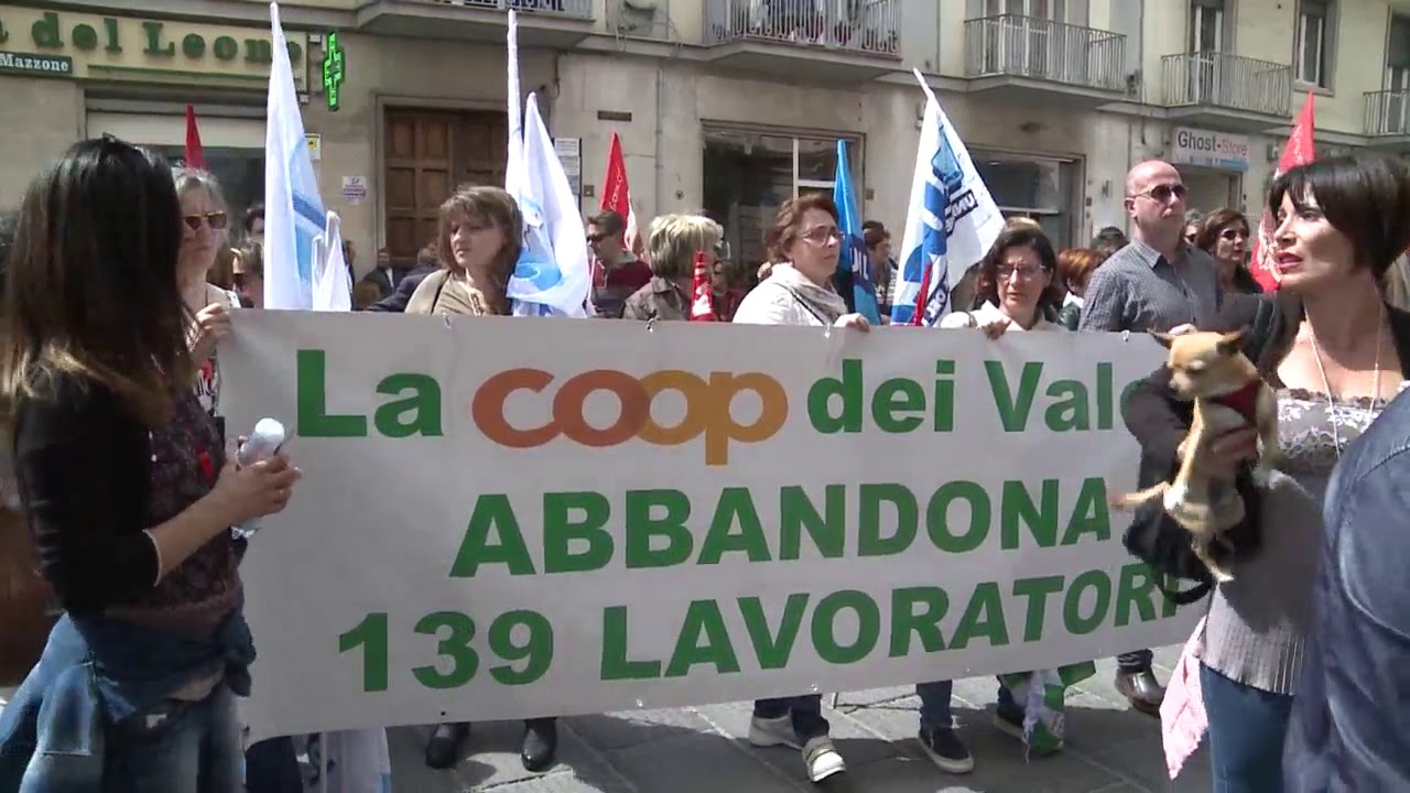 Avellino: teppisti lanciano uova contro presidio di lotta lavoratori Ipercoop: denunciati