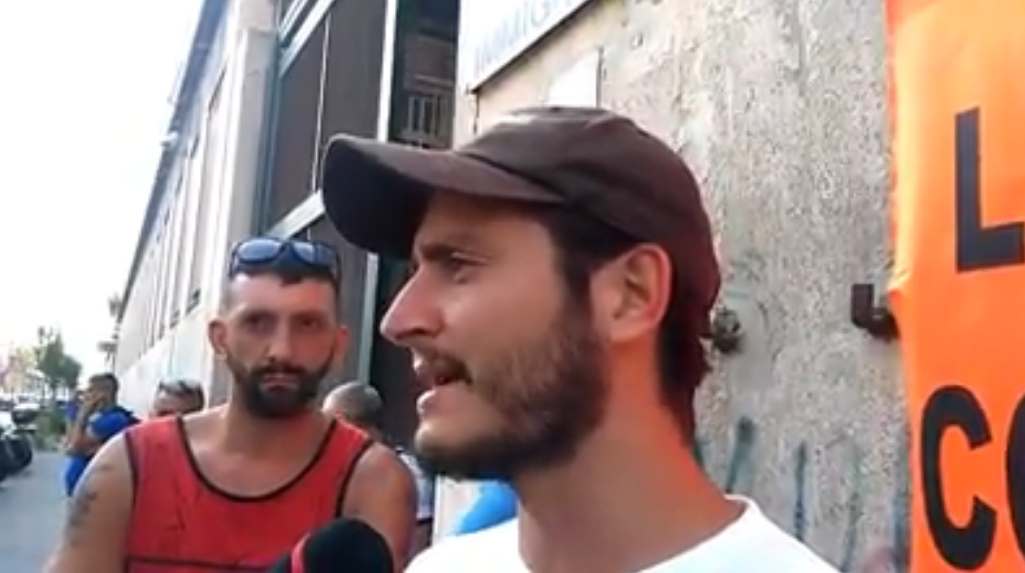 Napoli, protesta dei disoccupati per la morte di Salvatore: “Basta umiliazione, basta sfruttamento”