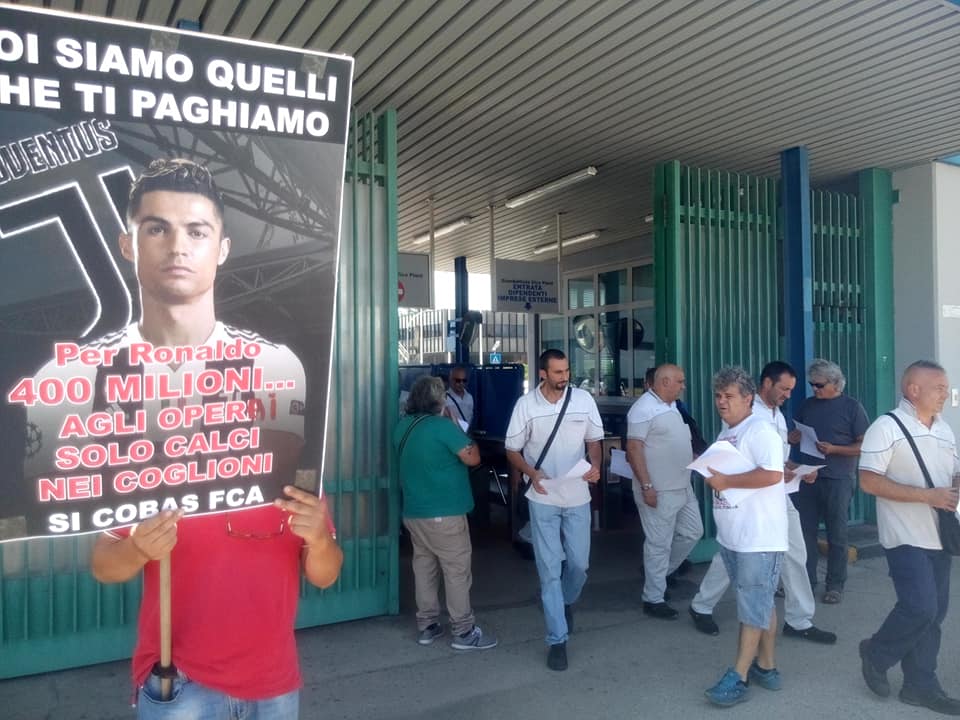 La protesta operaia di Pomigliano D’Arco: “L’acquisto di Ronaldo è uno sfizio calcistico, un giocattolo dei padroni”
