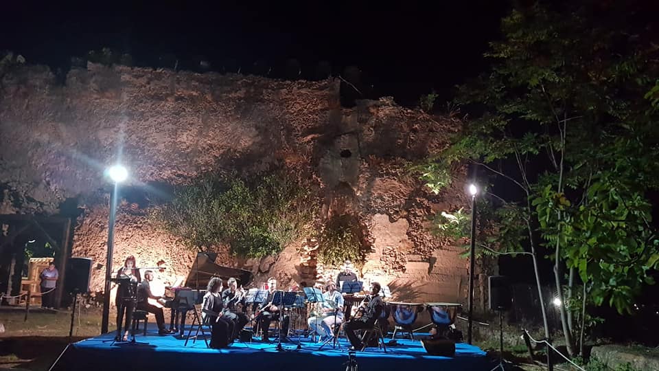 Camerota: Passeggiata musicale con il lupo