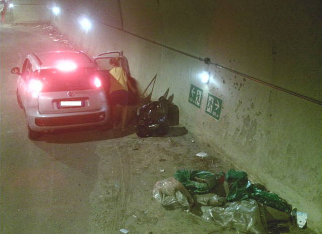 Pozzuoli: sversano rifiuti in un tunnel, denunciati e multati